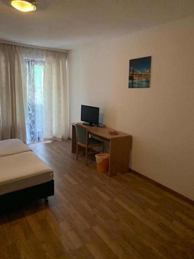 Grando Sukredo Hotel Хамбург Екстериор снимка